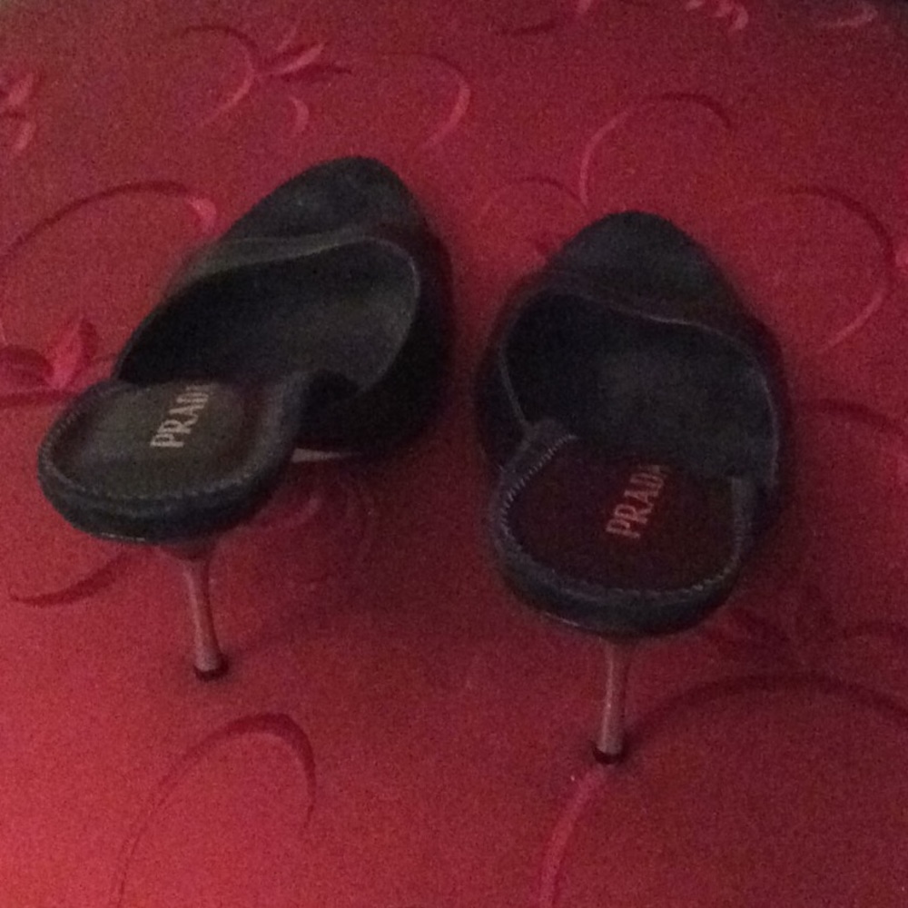 Prada slides - Picture 2 of 5